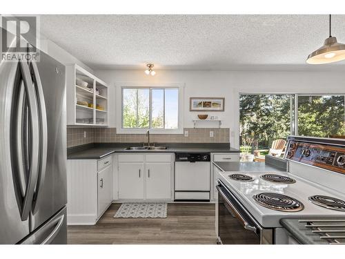 1460 Mission Ridge Drive, Kelowna, BC - Indoor Photo Showing Kitchen With Double Sink