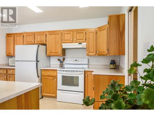 9750 Delcliffe Road Unit# 13, Vernon, BC - Indoor Photo Showing Kitchen