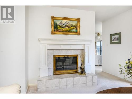 9750 Delcliffe Road Unit# 13, Vernon, BC - Indoor Photo Showing Living Room With Fireplace