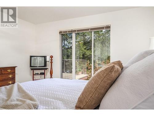 9750 Delcliffe Road Unit# 13, Vernon, BC - Indoor Photo Showing Bedroom