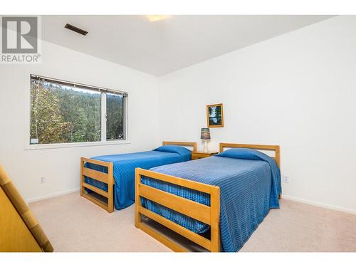9750 Delcliffe Road Unit# 13, Vernon, BC - Indoor Photo Showing Bedroom