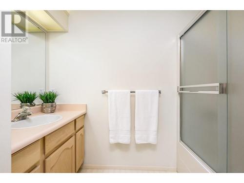 9750 Delcliffe Road Unit# 13, Vernon, BC - Indoor Photo Showing Bathroom