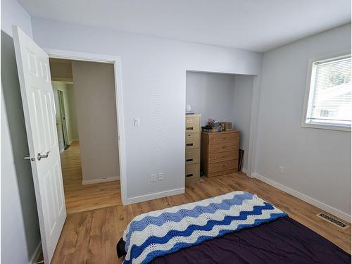 103 - 825 Merry Creek Road, Castlegar, BC - Indoor Photo Showing Bedroom