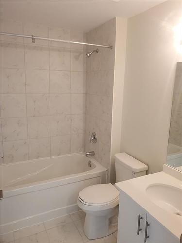 16 Concord Place|Unit #537, Grimsby, ON - Indoor Photo Showing Bathroom