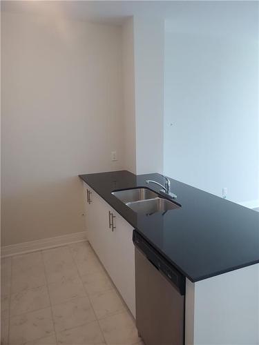 16 Concord Place|Unit #537, Grimsby, ON - Indoor Photo Showing Kitchen With Double Sink