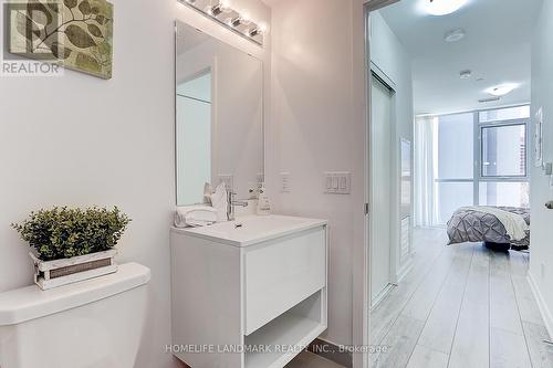401 - 159 Wellesley Street E, Toronto, ON - Indoor Photo Showing Bathroom