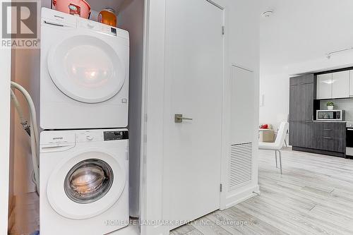 401 - 159 Wellesley Street E, Toronto, ON - Indoor Photo Showing Laundry Room