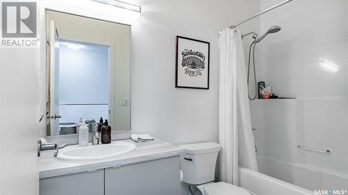 321 D Avenue S, Saskatoon, SK - Indoor Photo Showing Bathroom