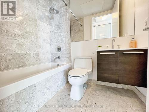Lph5106 - 42 Charles Street E, Toronto, ON - Indoor Photo Showing Bathroom