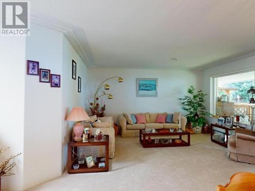 5832 Gillies Bay Rd Road, Texada Island, BC - Indoor Photo Showing Living Room