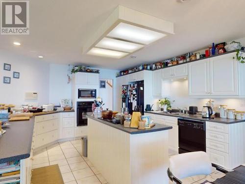 5832 Gillies Bay Rd Road, Texada Island, BC - Indoor Photo Showing Kitchen