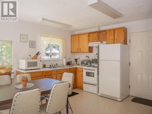 5832 Gillies Bay Rd Road, Texada Island, BC - Indoor Photo Showing Kitchen With Double Sink