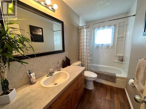 11136 15 Street, Dawson Creek, BC - Indoor Photo Showing Bathroom