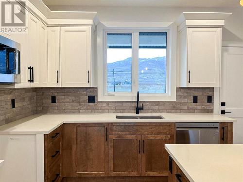 10 Hibiscus Court, Osoyoos, BC - Indoor Photo Showing Kitchen With Double Sink With Upgraded Kitchen