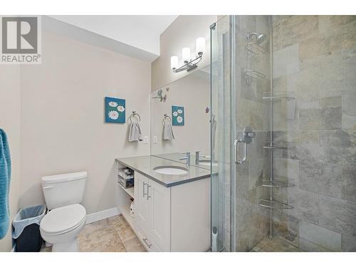 3626 Mission Springs Drive Unit# 43, Kelowna, BC - Indoor Photo Showing Bathroom