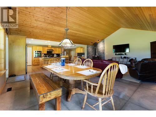 152 Salmon River Road, Salmon Arm, BC - Indoor Photo Showing Dining Room