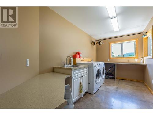 152 Salmon River Road, Salmon Arm, BC - Indoor Photo Showing Laundry Room
