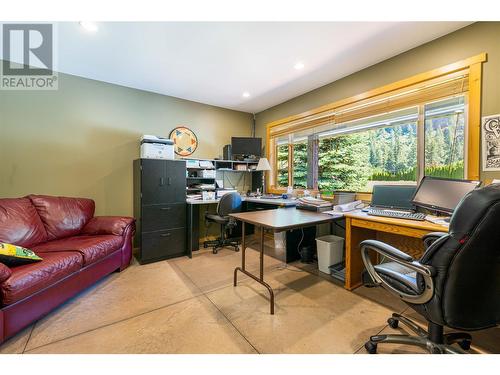 152 Salmon River Road, Salmon Arm, BC - Indoor Photo Showing Office