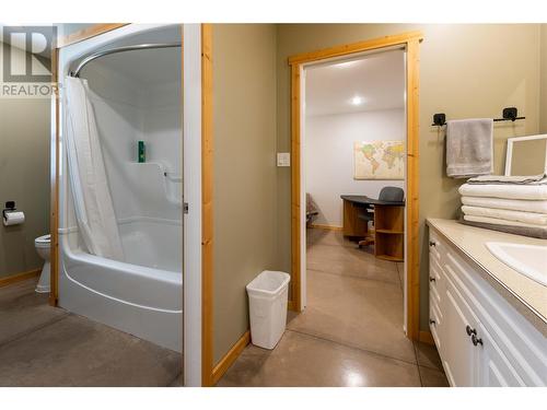 152 Salmon River Road, Salmon Arm, BC - Indoor Photo Showing Bathroom