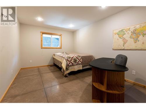 152 Salmon River Road, Salmon Arm, BC - Indoor Photo Showing Bedroom