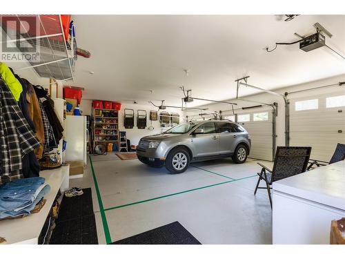 152 Salmon River Road, Salmon Arm, BC - Indoor Photo Showing Garage