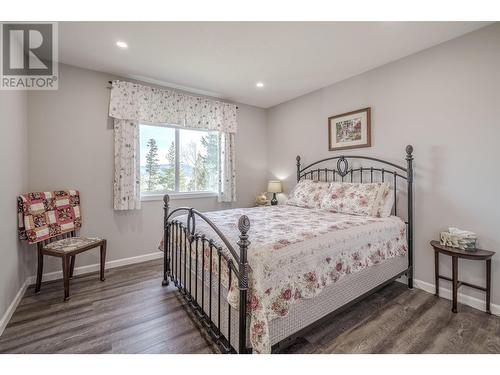 5265 Mackay Crescent, 108 Mile Ranch, BC - Indoor Photo Showing Bedroom