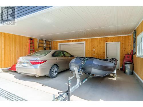 5265 Mackay Crescent, 108 Mile Ranch, BC - Indoor Photo Showing Garage