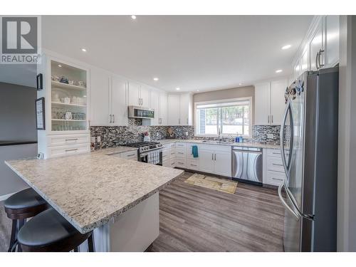 5265 Mackay Crescent, 108 Mile Ranch, BC - Indoor Photo Showing Kitchen With Upgraded Kitchen