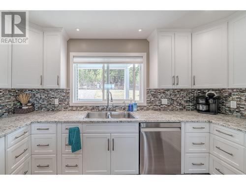 5265 Mackay Crescent, 108 Mile Ranch, BC - Indoor Photo Showing Kitchen With Double Sink With Upgraded Kitchen