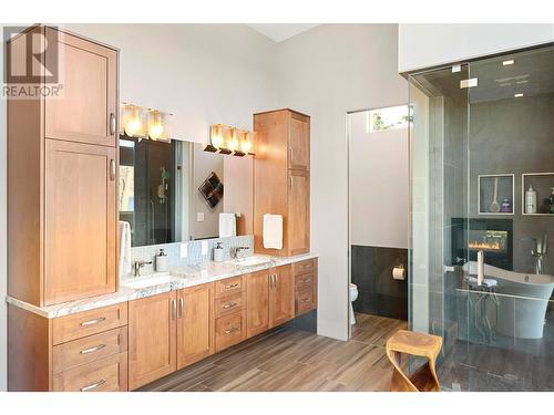 704 Stonor Street, Summerland, BC - Indoor Photo Showing Bathroom