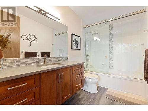 704 Stonor Street, Summerland, BC - Indoor Photo Showing Bathroom