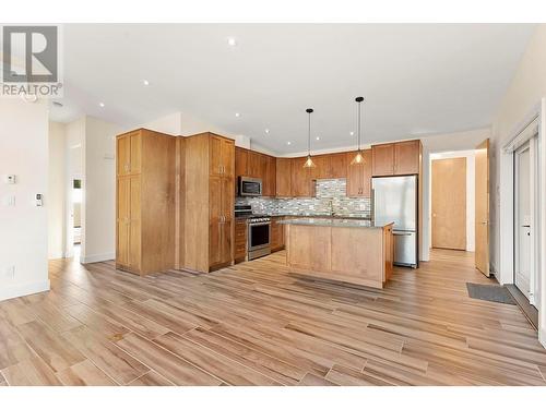 704 Stonor Street, Summerland, BC - Indoor Photo Showing Kitchen