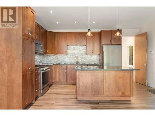 704 Stonor Street, Summerland, BC - Indoor Photo Showing Kitchen