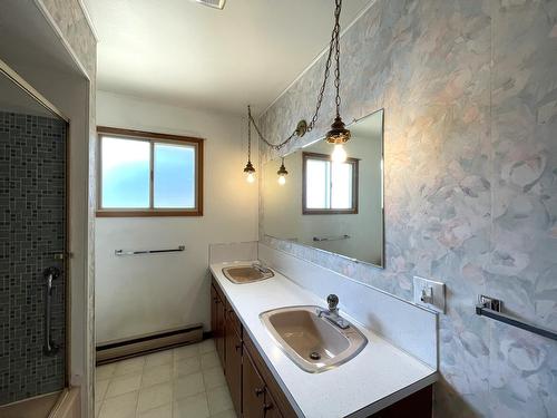 2245 Bealby Road, Nelson, BC - Indoor Photo Showing Bathroom