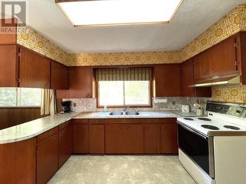 2245 Bealby  Road, Nelson, BC - Indoor Photo Showing Kitchen With Double Sink