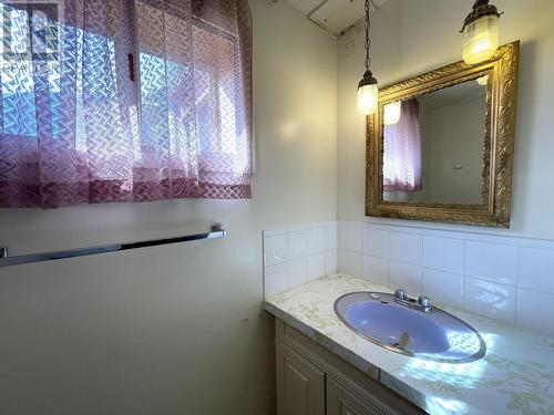 2245 Bealby  Road, Nelson, BC - Indoor Photo Showing Bathroom