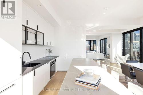 1311 - 505 Richmond Street W, Toronto, ON - Indoor Photo Showing Kitchen With Upgraded Kitchen