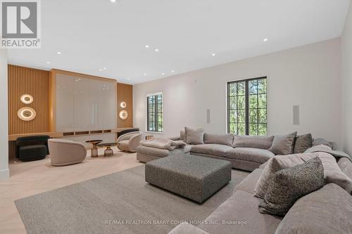 186 Pine Valley Crescent, Vaughan, ON - Indoor Photo Showing Living Room