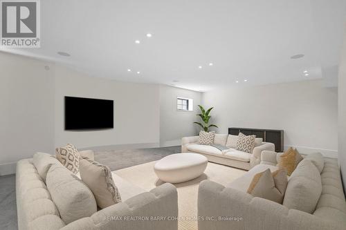 186 Pine Valley Crescent, Vaughan, ON - Indoor Photo Showing Living Room