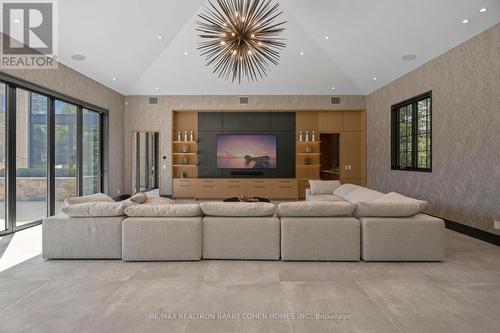 186 Pine Valley Crescent, Vaughan, ON - Indoor Photo Showing Living Room