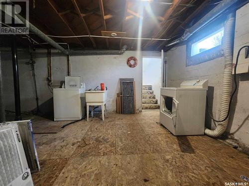 713 7Th Street, Chaplin, SK - Indoor Photo Showing Laundry Room
