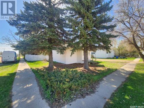 713 7Th Street, Chaplin, SK - Outdoor