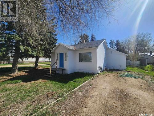 713 7Th Street, Chaplin, SK - Outdoor