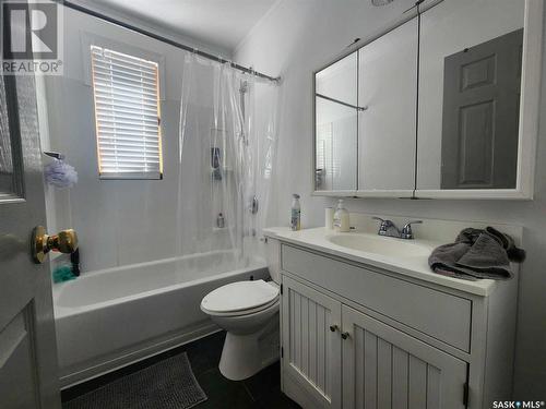 713 7Th Street, Chaplin, SK - Indoor Photo Showing Bathroom