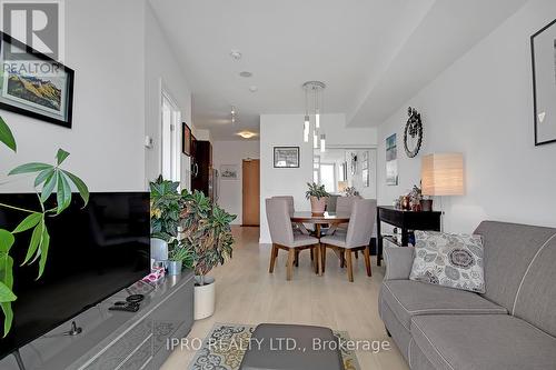 727 - 169 Fort York Boulevard, Toronto, ON - Indoor Photo Showing Living Room
