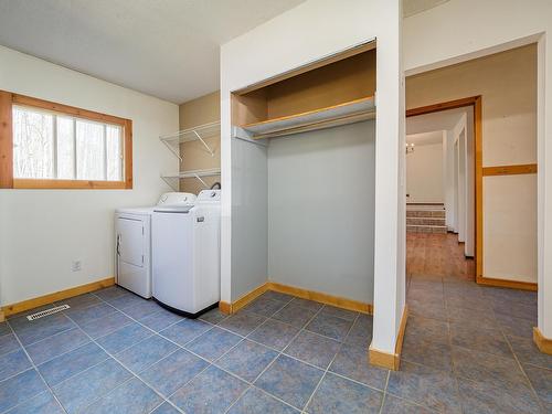 2178 Holmes-Deakin Road, Golden, BC - Indoor Photo Showing Laundry Room