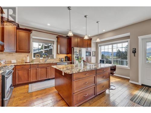 1843 Schunter Drive, Lumby, BC - Indoor Photo Showing Kitchen With Upgraded Kitchen