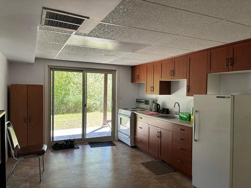 1374&1380 Highway 3B, Montrose, BC - Indoor Photo Showing Kitchen