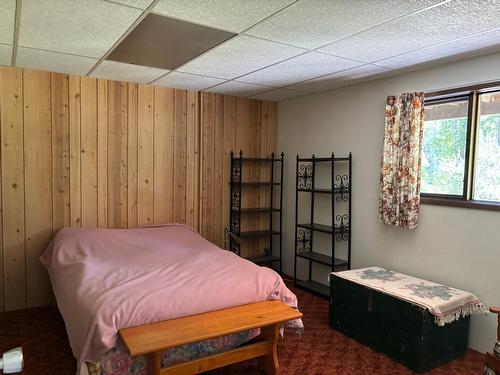 1374&1380 Highway 3B, Montrose, BC - Indoor Photo Showing Bedroom