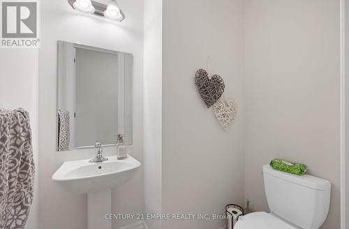 588 Queen Mary Drive, Brampton, ON - Indoor Photo Showing Bathroom